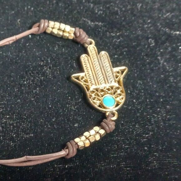 Delicate hand of Fatima bracelet - Picture 3 of 6
